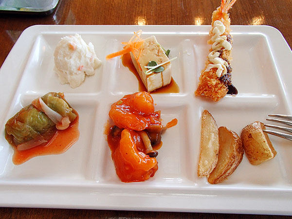 レストラン「トマトの木」